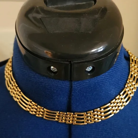 NAPIER Elegant Gold plated chocker Necklace - Picture 1 of 5